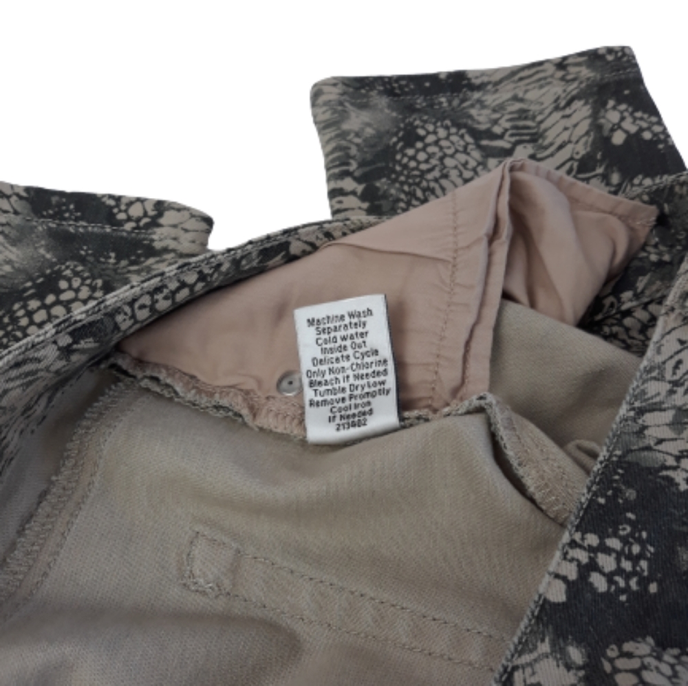 Cabi Diamondback skinny jeans snake print size 6 - Picture 10 of 12